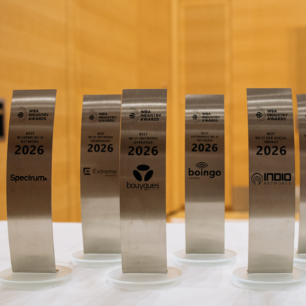 Trophées WBA Industry Awards 2026 Trophées remis aux lauréats des WBA Industry Awards 2026 par la Wireless Broadband Alliance